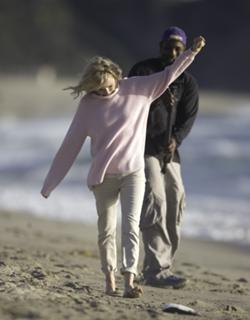 Naomi Watts feet photo thumbnail