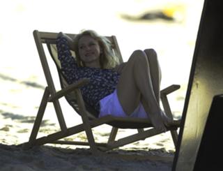 Naomi Watts feet photo thumbnail