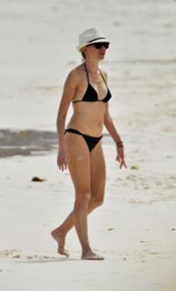 Naomi Watts feet photo thumbnail