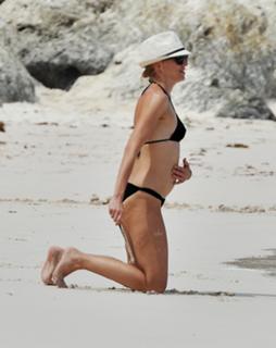 Naomi Watts feet photo thumbnail
