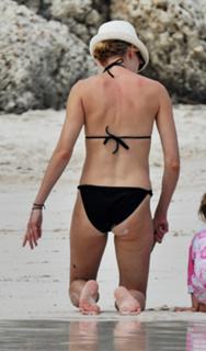 Naomi Watts feet photo thumbnail