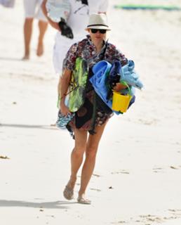 Naomi Watts feet photo thumbnail