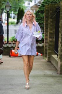 Naomi Watts feet photo thumbnail