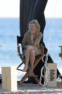 Naomi Watts feet photo thumbnail
