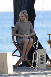 Naomi Watts feet photo thumbnail
