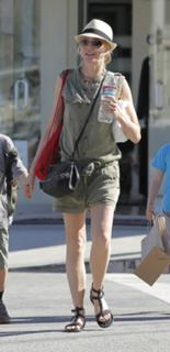 Naomi Watts feet photo thumbnail