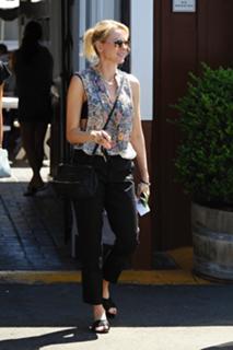 Naomi Watts feet photo thumbnail