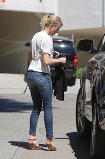 Naomi Watts feet photo thumbnail