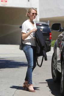 Naomi Watts feet photo thumbnail