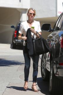 Naomi Watts feet photo thumbnail