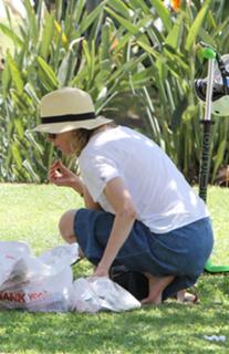 Naomi Watts feet photo thumbnail