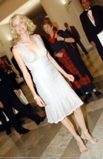 Naomi Watts feet photo thumbnail