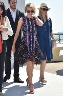 Naomi Watts feet photo thumbnail