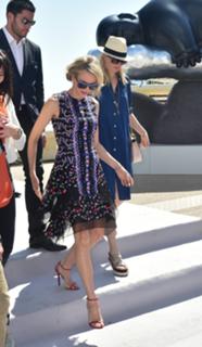 Naomi Watts feet photo thumbnail