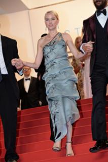 Naomi Watts feet photo thumbnail