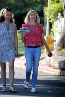 Naomi Watts feet photo thumbnail