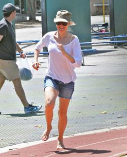 Naomi Watts feet photo thumbnail