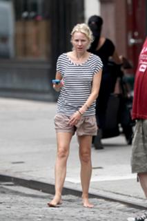 Naomi Watts feet photo thumbnail