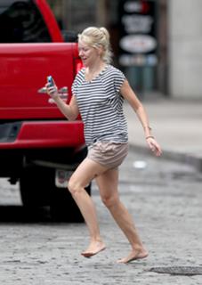 Naomi Watts feet photo thumbnail