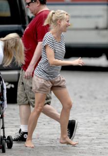 Naomi Watts feet photo thumbnail