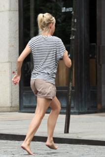Naomi Watts feet photo thumbnail