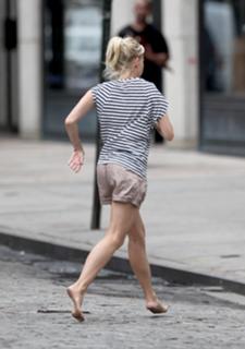 Naomi Watts feet photo thumbnail