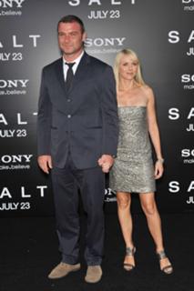 Naomi Watts feet photo thumbnail