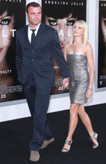 Naomi Watts feet photo thumbnail