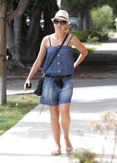 Naomi Watts feet photo thumbnail