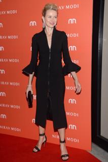 Naomi Watts feet photo thumbnail