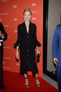 Naomi Watts feet photo thumbnail