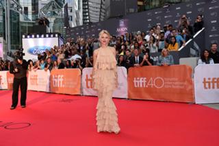 Naomi Watts feet photo thumbnail