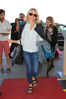 Naomi Watts feet photo thumbnail