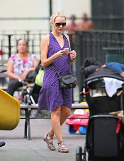 Naomi Watts feet photo thumbnail