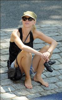 Naomi Watts feet photo thumbnail