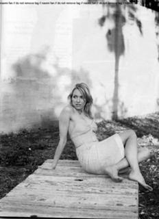 Naomi Watts feet photo thumbnail