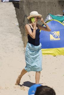 Naomi Watts feet photo thumbnail