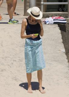 Naomi Watts feet photo thumbnail