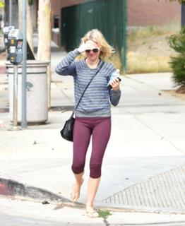 Naomi Watts feet photo thumbnail