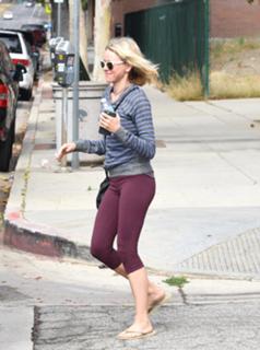 Naomi Watts feet photo thumbnail