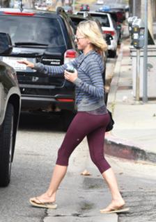 Naomi Watts feet photo thumbnail