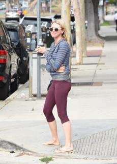 Naomi Watts feet photo thumbnail