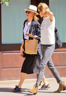 Naomi Watts feet photo thumbnail