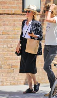 Naomi Watts feet photo thumbnail