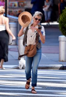 Naomi Watts feet photo thumbnail