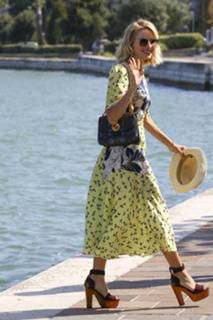 Naomi Watts feet photo thumbnail