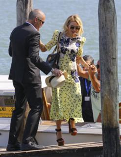 Naomi Watts feet photo thumbnail