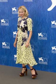 Naomi Watts feet photo thumbnail