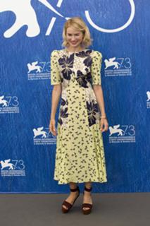 Naomi Watts feet photo thumbnail