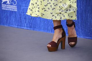 Naomi Watts feet photo thumbnail